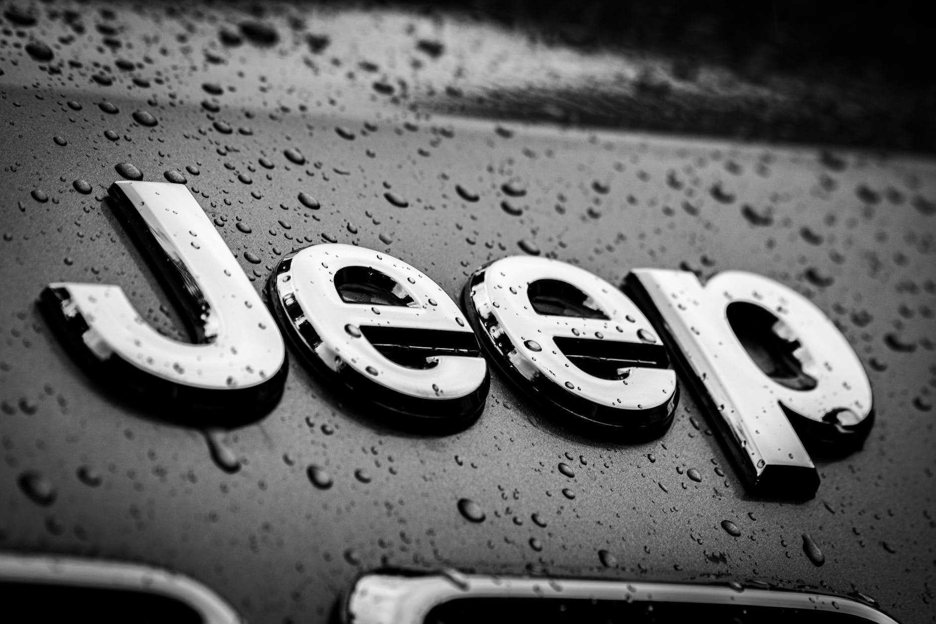 Illustration Jeep-Rückruf: 1,3 Millionen Fahrzeuge betroffen, parken Sie sie vor der Reparatur weit weg von allem
