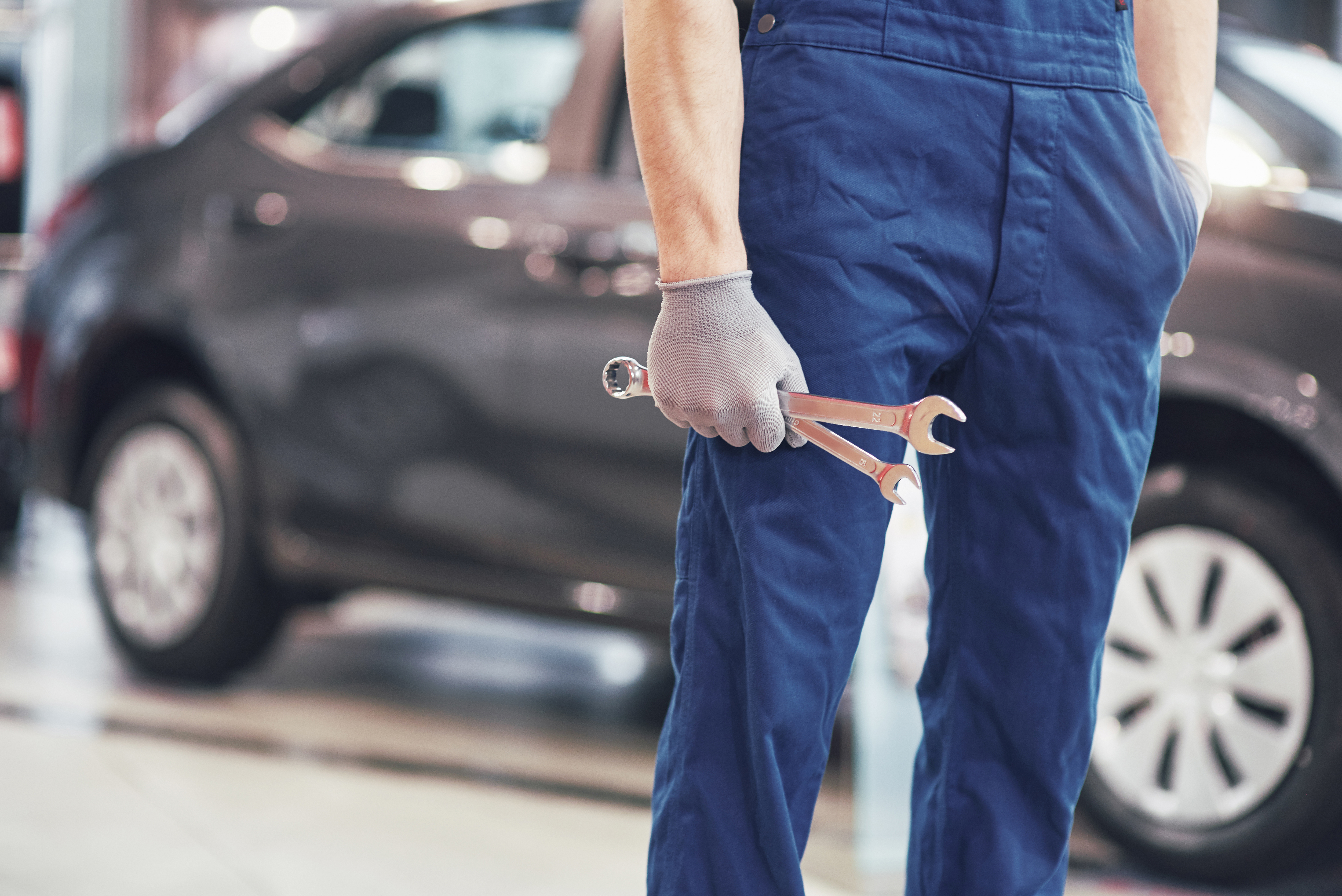 Illustration Garantien 2025: Stellantis sprengt alle Rekorde, Renault macht genau das Gegenteil